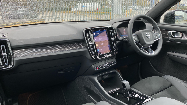 Volvo XC40 2.0 B4P Ultimate Dark 5dr Auto Petrol Estate